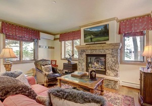 Condo ∙ 2 bedrooms ∙ 4 guests