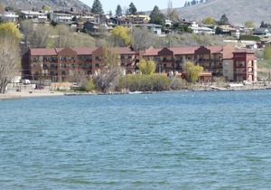 Condo by the Lake-With Picture Postcard View of Lake & City