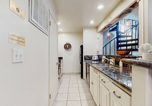 Condo with pool, hot tub & lake access