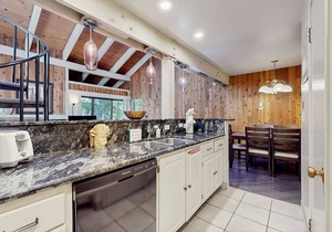 Condo with pool, hot tub & lake access