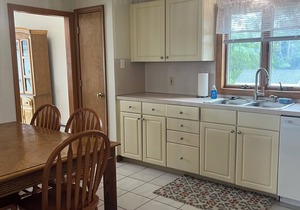 Contemporary 5 Bedroom Home .Easy walk to the beach. Central air