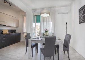 Contemporary apartment in Sturla by Wonderful Italy