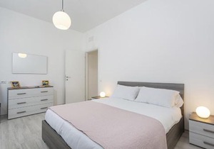 Contemporary apartment in Sturla by Wonderful Italy