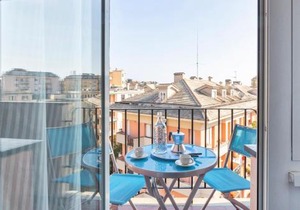 Contemporary apartment in Sturla by Wonderful Italy