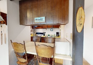 Contemporary condo near The Village with easy slope access, balcony & hot tub