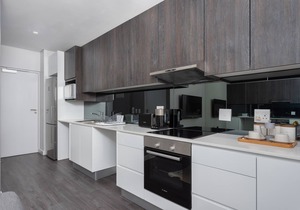 Contemporary Studio Apartment | Aircon | Fast WiFi
