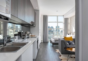 Contemporary Studio Apartment | Aircon | Fast WiFi