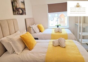 Contractors 2Bedrooms Apartment with Balcony & Free Parking by White Orchid Property Relocation