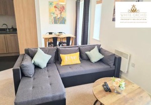 Contractors 2Bedrooms Apartment with Balcony & Free Parking by White Orchid Property Relocation
