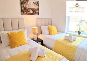 Contractors 2Bedrooms Apartment with Balcony & Free Parking by White Orchid Property Relocation