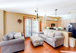 Convenient mountain getaway with views & on-site golf - near skiing