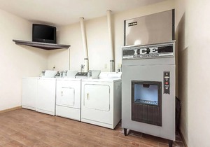 Coratel Inn & Suites By Jasper McCook - 1 King Bed NS