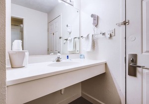 Coratel Inn & Suites By Jasper McCook - Deluxe 2 Queen Bed NS