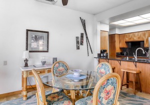 Corner condo on golf course with pool & hot tub access, & private washer/dryer