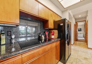 Corner condo on golf course with pool & hot tub access, & private washer/dryer