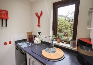 CORNER COTTAGE, romantic, with open fire in Troutbeck