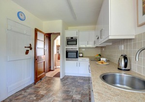 Cornerways - Four Bedroom House, Sleeps 8