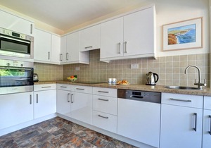 Cornerways - Four Bedroom House, Sleeps 8