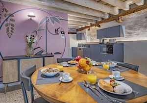 Corte Rubbi 5514 Two-bedroom with Canal View