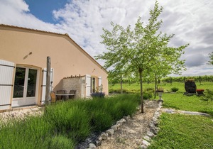 Cosy Apartment in Segonzac with Swimming Pool