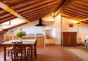 Cosy apartment in villa with WIFI, pool, TV, patio and parking, close to Greve In Chianti