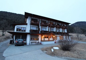Cosy Apartment in Weissensee near Ski Lift