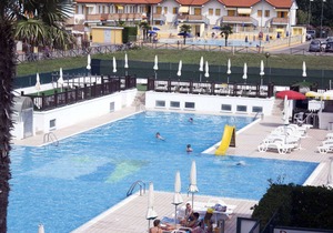 Cosy Holiday Home in Rosolina near Sea Beach