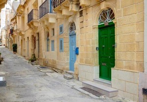 Cosy Maltese Townhouse Roof Terrace and Views