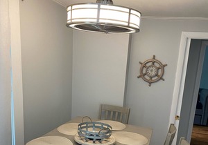 Cottage nestled between beaches and minutes to Newport