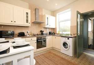 Cottage Style 3 bedroom House - Close to City centre & The Peaks