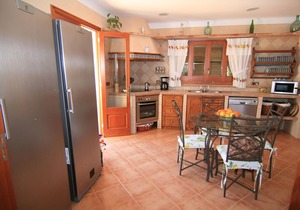 Country house with swimming pool and A/C in quiet area