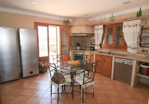 Country house with swimming pool and A/C in quiet area