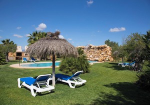Country house with swimming pool and A/C in quiet area