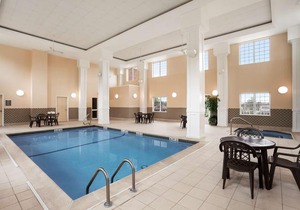 Country Inn & Suites by Radisson Manchester Airport NH