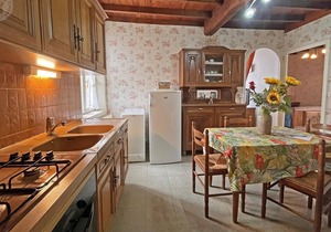 Countryside Retreat: Cozy 1BR Cottage, Farm Visit, Private Garden, Near Saint-Etienne