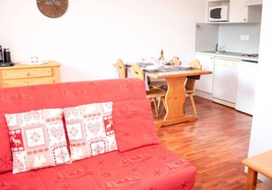 Cozy 1-BR Apartment for 6 with Pool, Balcony, near St Lary Soulan