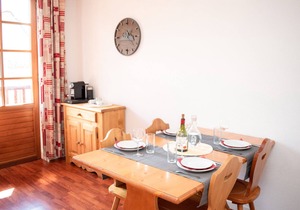 Cozy 1-BR Apartment for 6 with Pool, Balcony, near St Lary Soulan