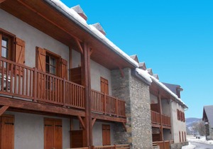 Cozy 2-Room Apartment for 6 with Pool Access in Authentic Vignec Village