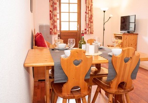 Cozy 2-Room Apartment for 6 with Terrace and Seasonal Pool Access in Vignec Village