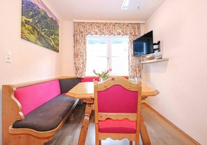Cozy apartment for family or friends couples.
