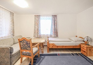 Cozy apartment for family or friends couples.