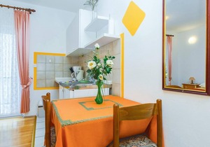 Cozy apartment in Omis with WiFi