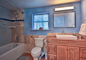 Cozy 'Blue Adobe' w/ Steam Room 2 Mi. from Taos!