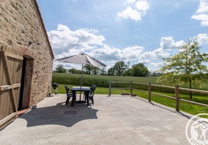 Cozy Cottage Near Cholet & Puy du Fou - Terrace, BBQ, WiFi, Parking, Sleeps 4