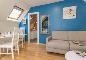 Cozy Coastal Retreat: 500m from Beach, Spacious Terrace, Free Parking, Wi-Fi, and Baby Amenities