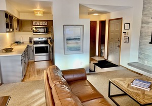 Cozy condo, Ski-in, one block from Main Street