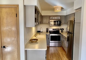 Cozy condo, Ski-in, one block from Main Street