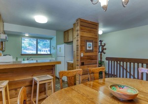 Cozy Condo with WiFi, Pool & Hot Tub - Near the Huntington Lake Marina