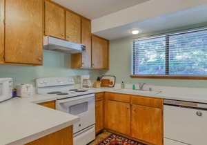 Cozy Condo with WiFi, Pool & Hot Tub - Near the Huntington Lake Marina