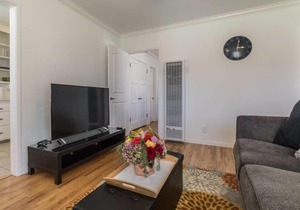 Cozy Cottage - Full Kitchen & At-Home Comfort